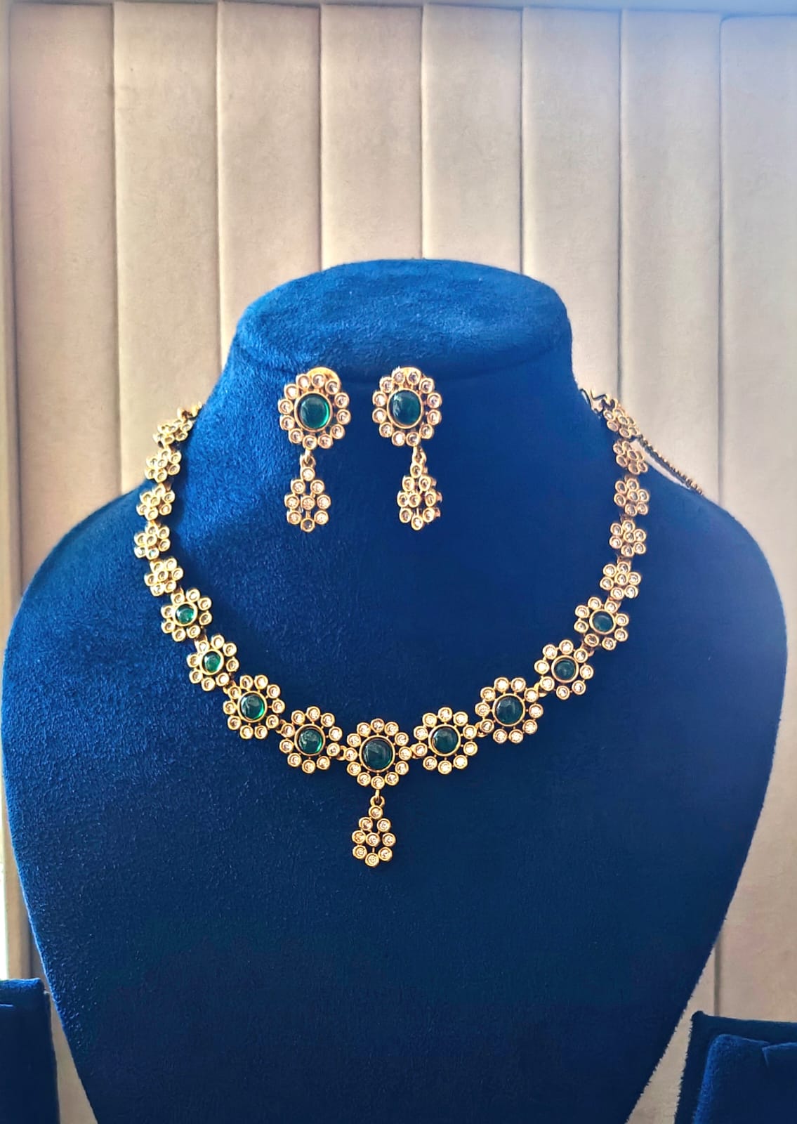 Elegant Gold and Green Floral Necklace Set