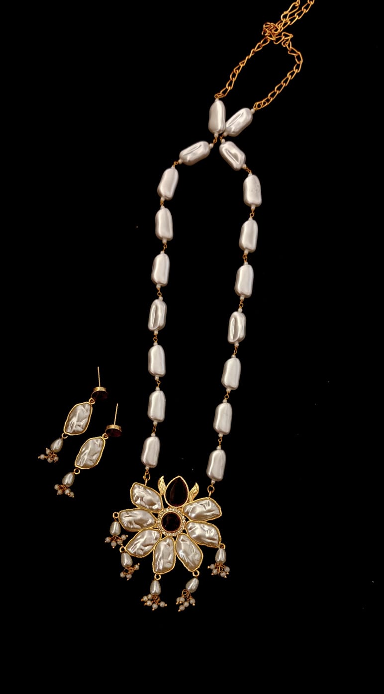 Elegant Pearl Necklace & Earrings Set